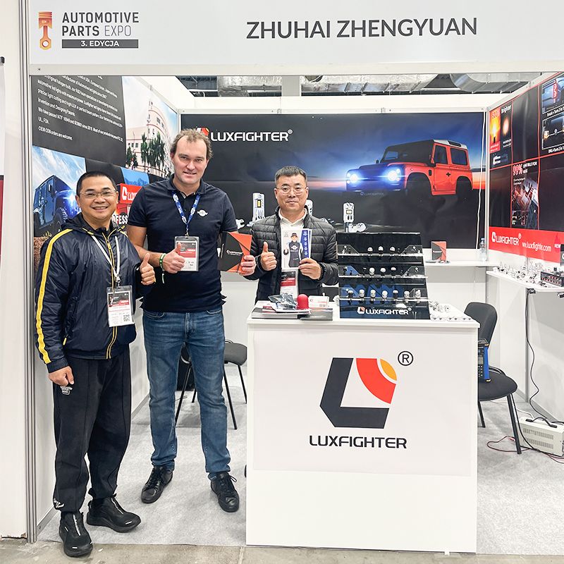 Los faros LED y las luces antiniebla LUXFIGHTER AUTOMOTIVE PARTS Expo reciben un gran reconocimiento